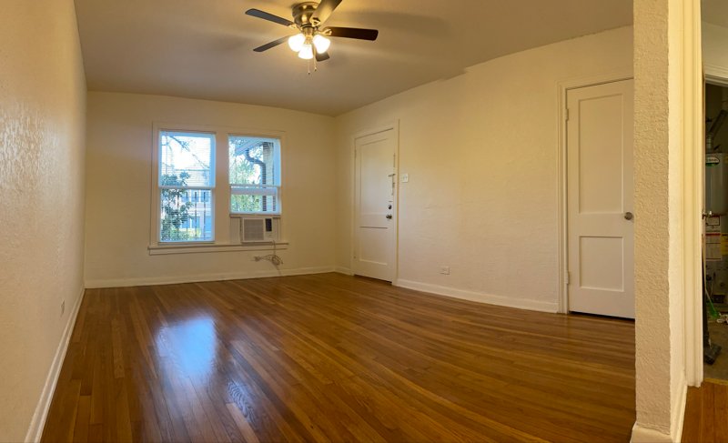 San Antonio Multiplex: 401 W Lynwood Ave