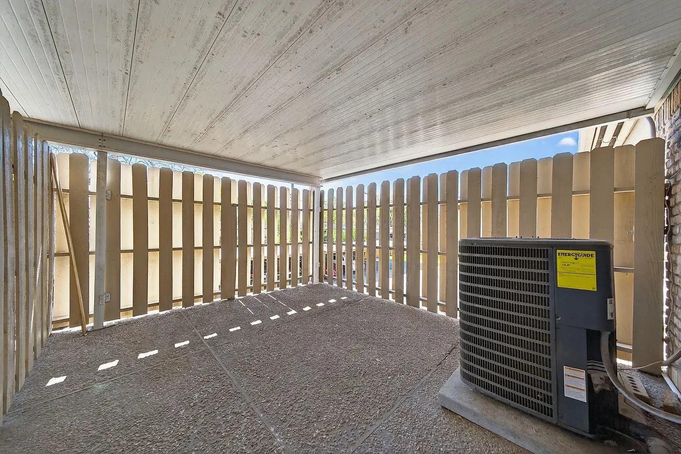 Houston House: 7205 Beechnut st