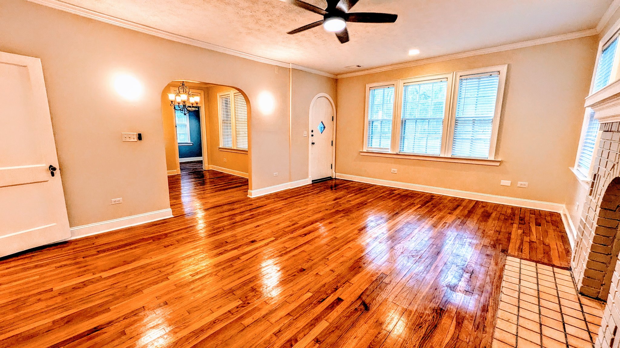 Montgomery House: 3311 Lexington Rd