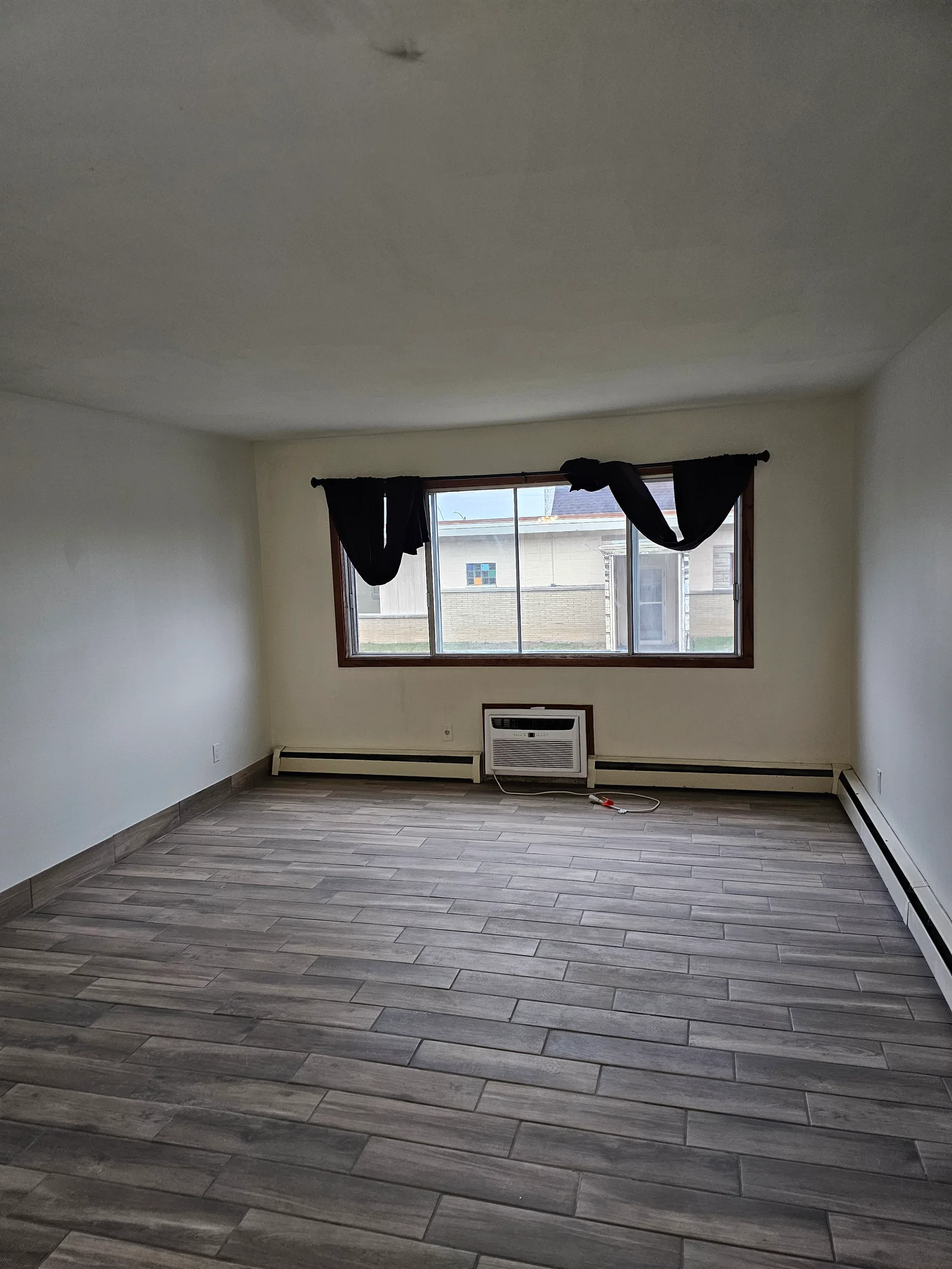 MILWAUKEE Apartment: 4812 N. 104TH ST #4