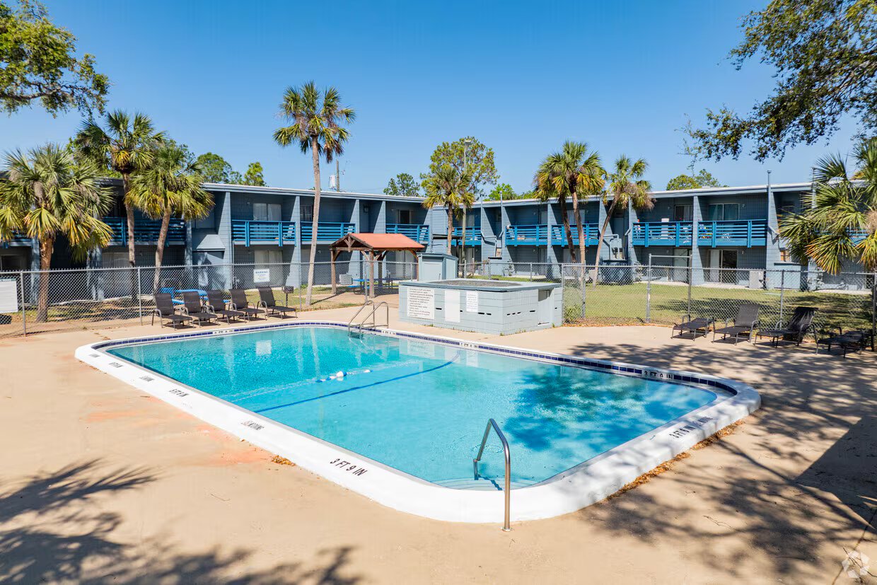 Tampa Apartment: 12401 N 15th St