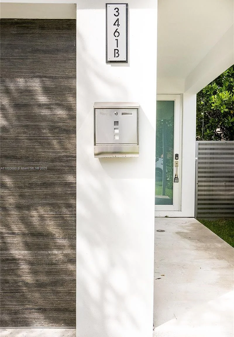 Miami Townhome: 3461 SW 25th St