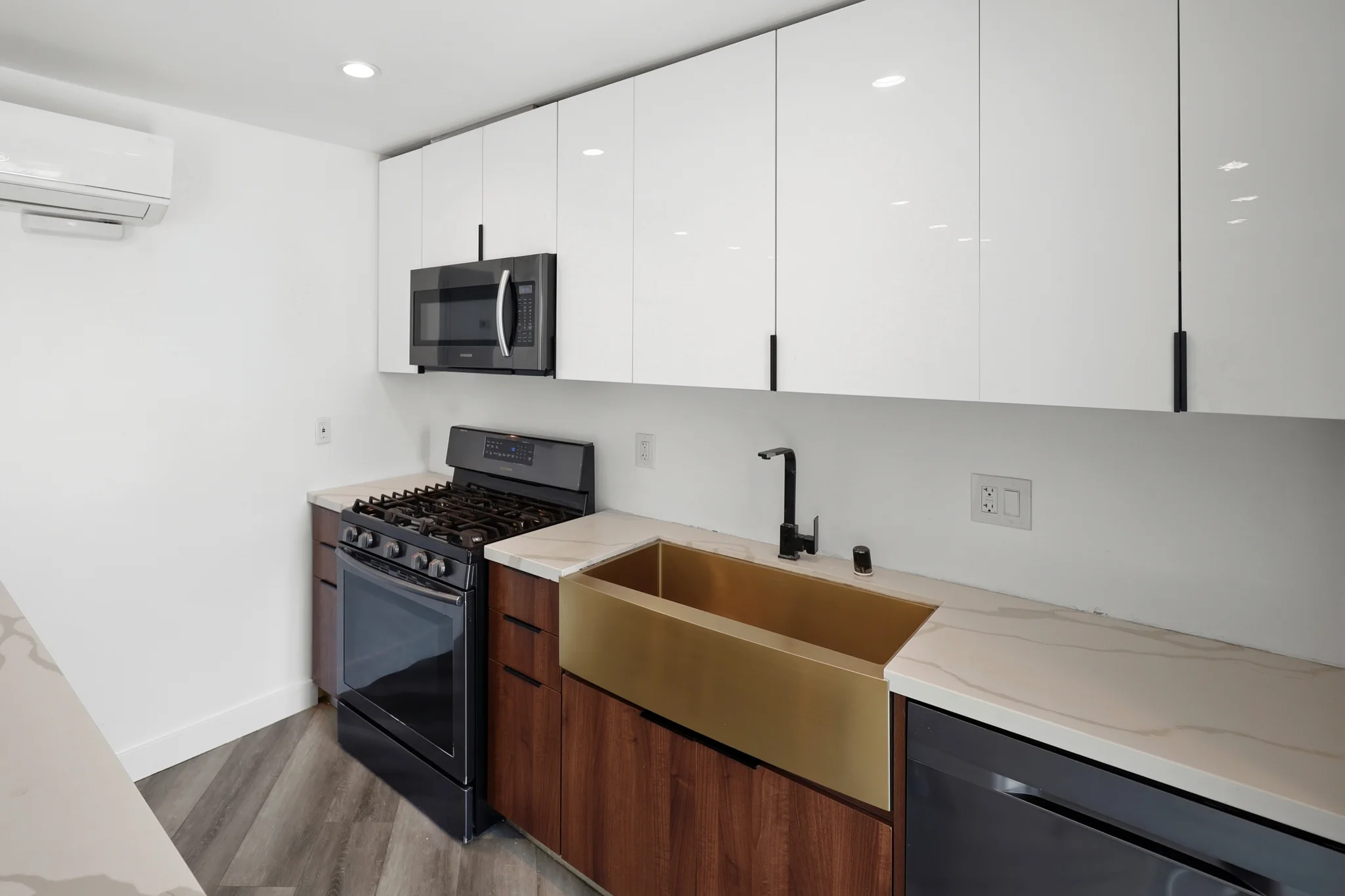 Los Angeles Apartment: 6307 Elgin st