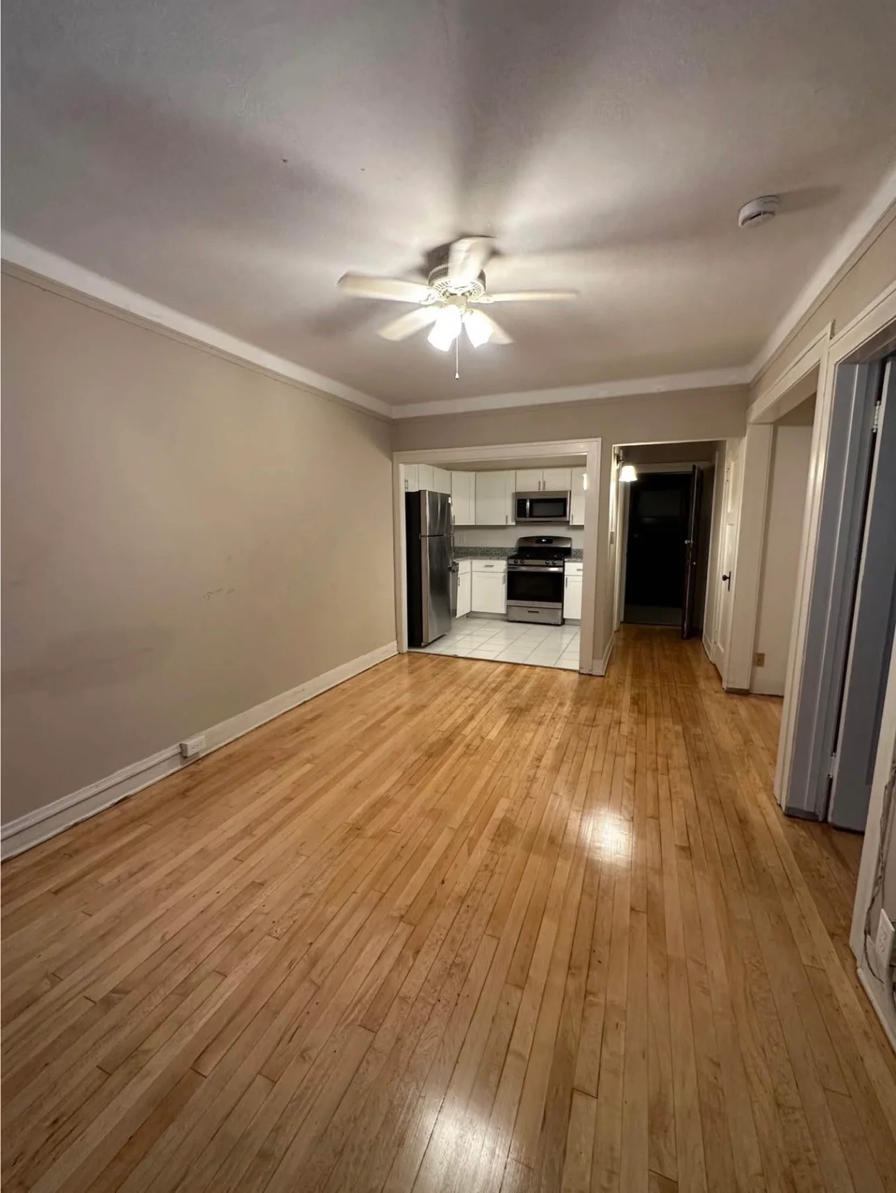 Milwaukee Apartment: 913 E Kilbourn Ave