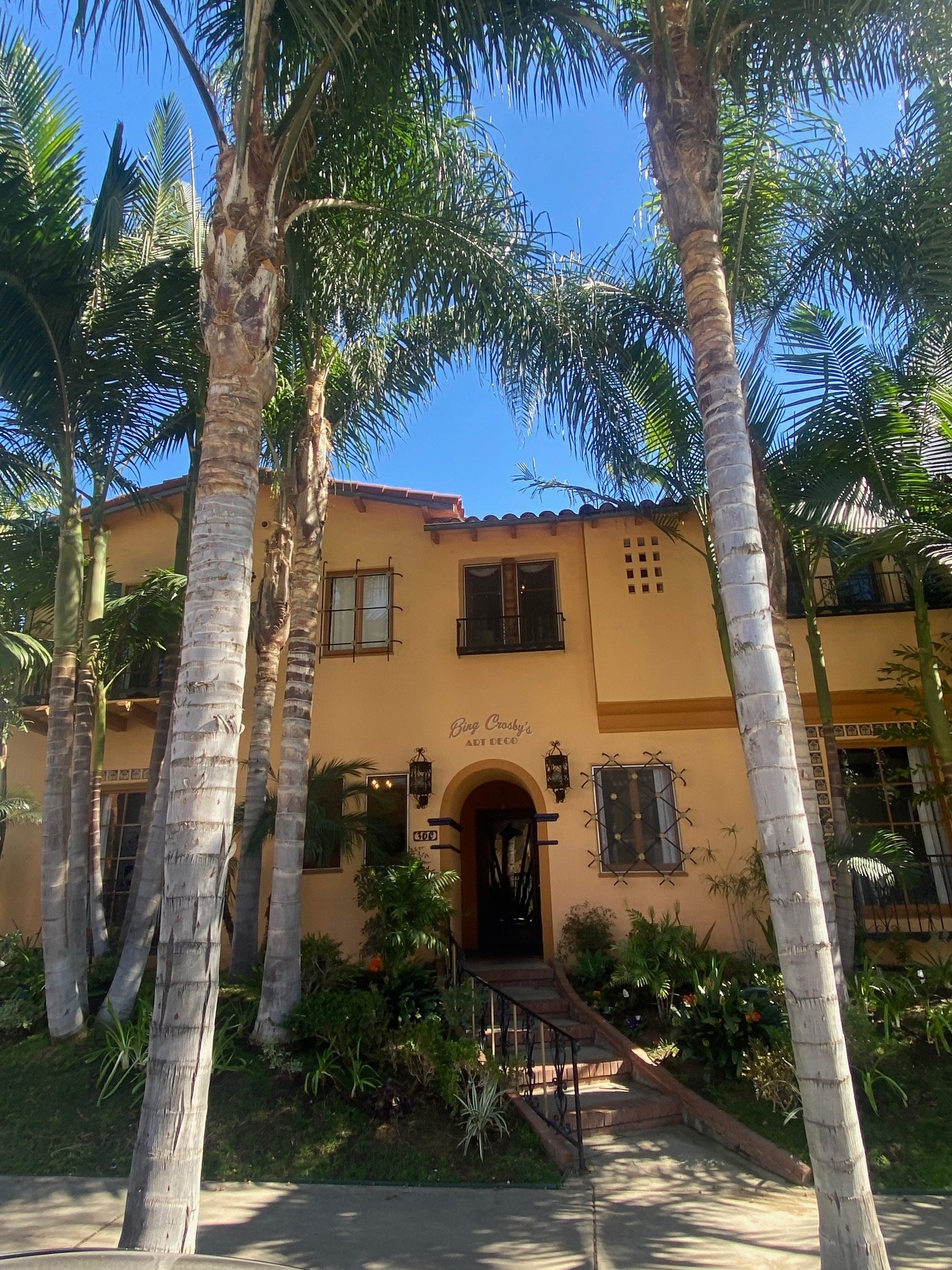 Los Angeles Apartment: 360 S Cloverdale Ave