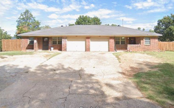 Van Buren House: 408 West Pointer Trail