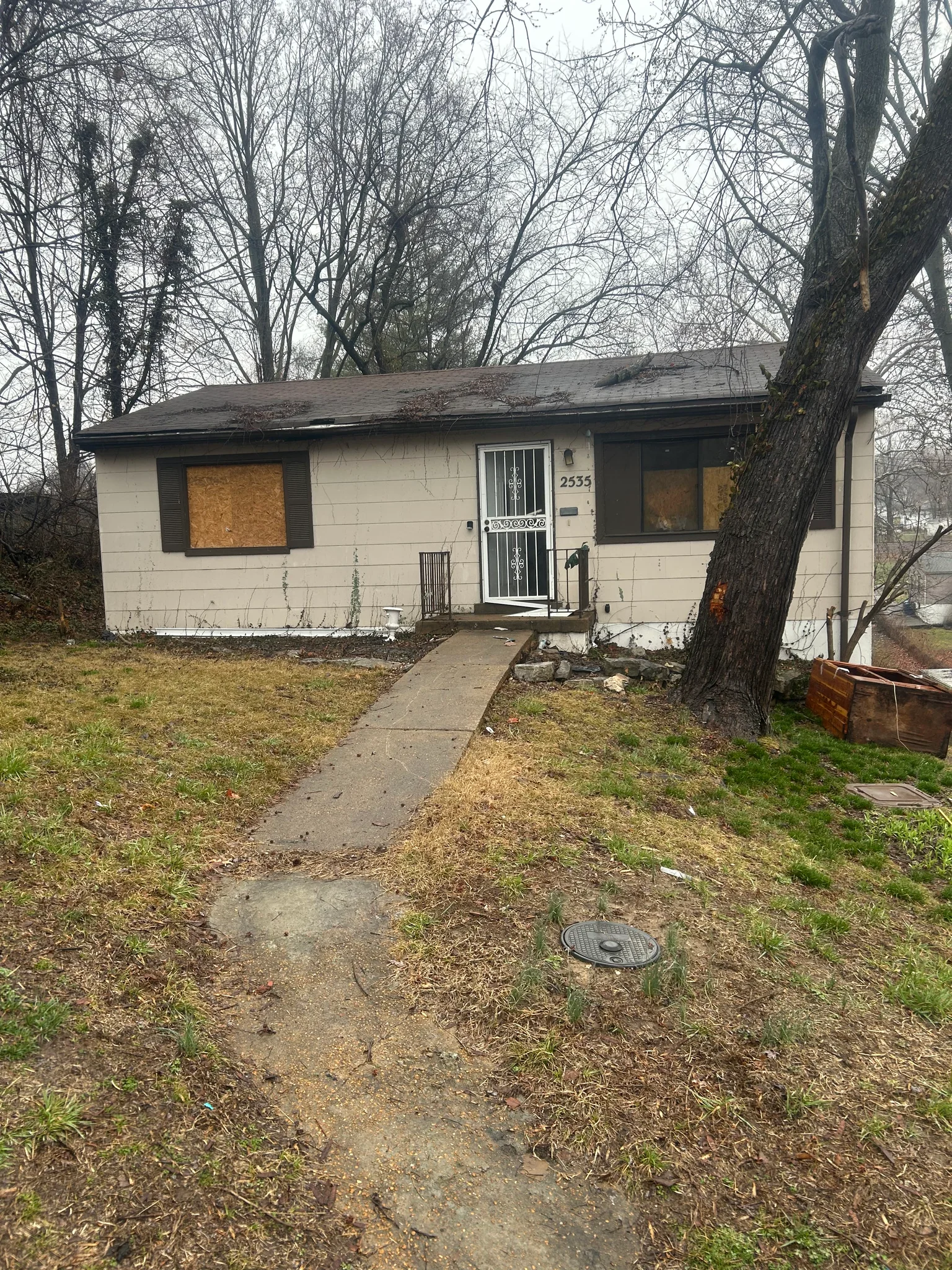 St. Louis House: 2535 Avis St