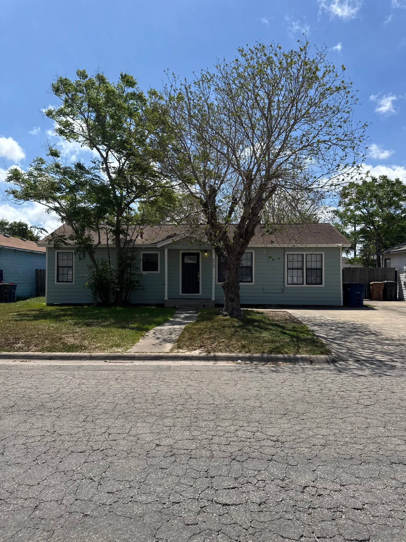 Corpus Christi House: 3637 Harris Dr