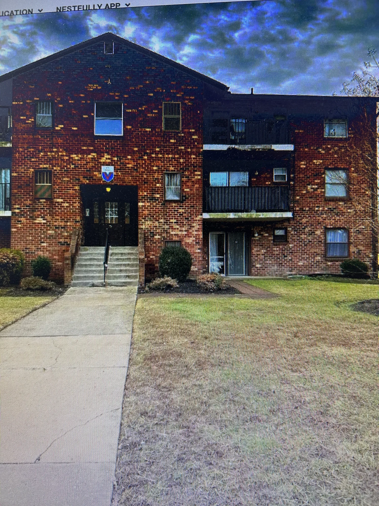 Dover Condo: 4 Dover Hall