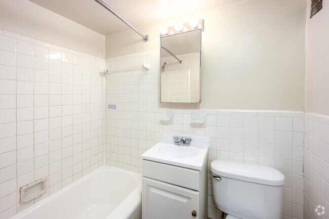 Washington Apartment: 3435 Holmead Pl NW