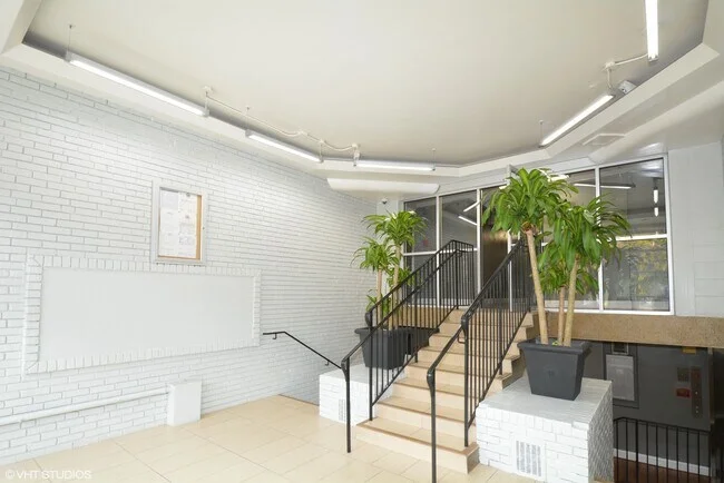 Washington Apartment: 3435 Holmead Pl NW