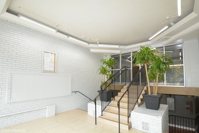 Washington Apartment: 3435 Holmead Pl NW