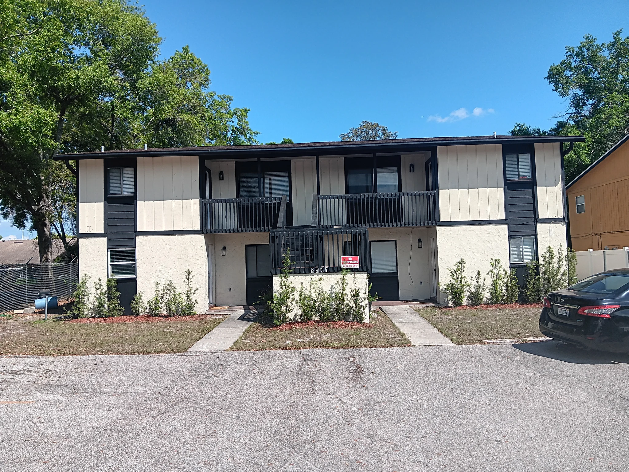 Sanford Apartment: 2541 S Myrtle Ave