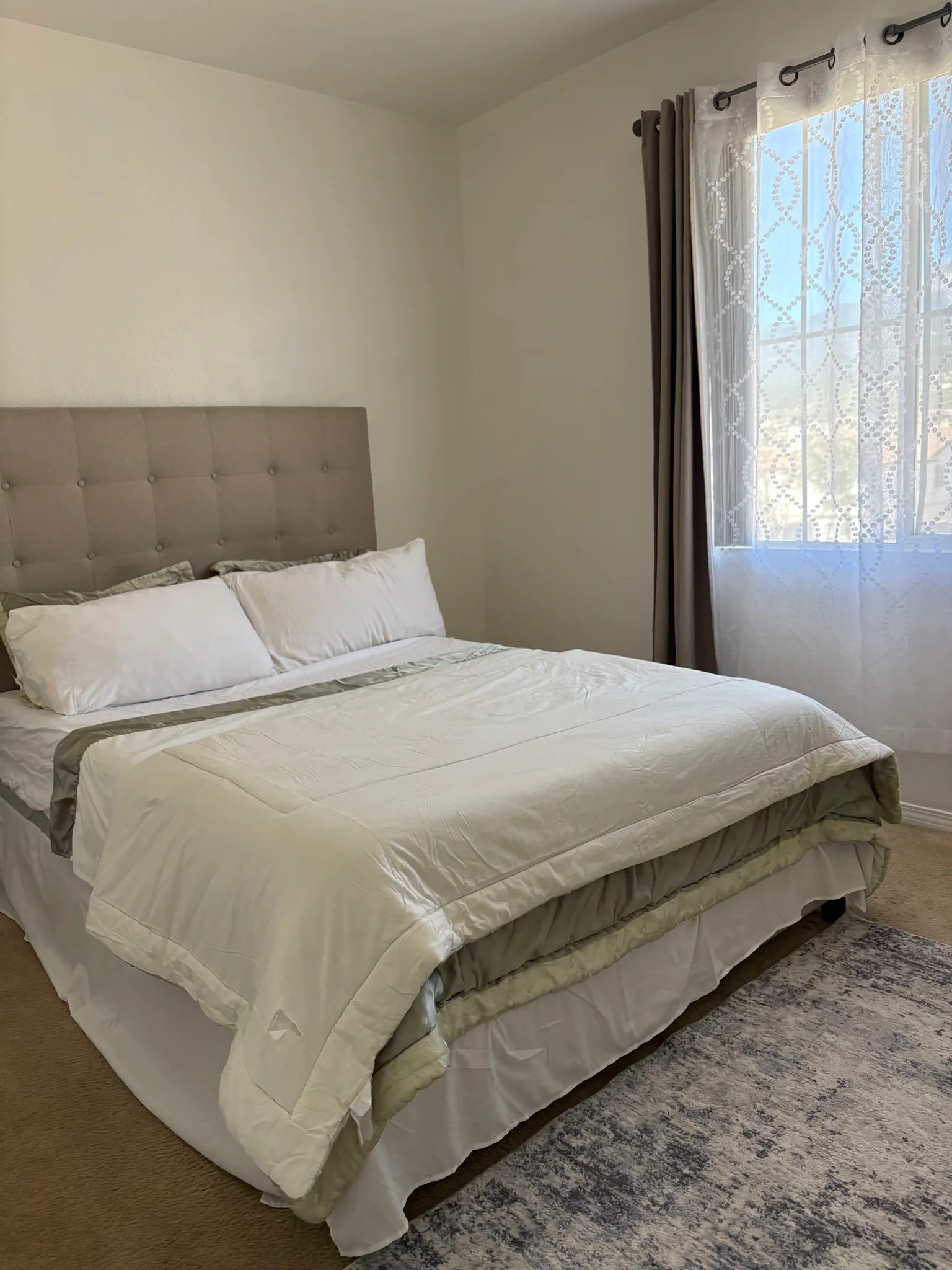 Fontana House: 15402 Thistle St