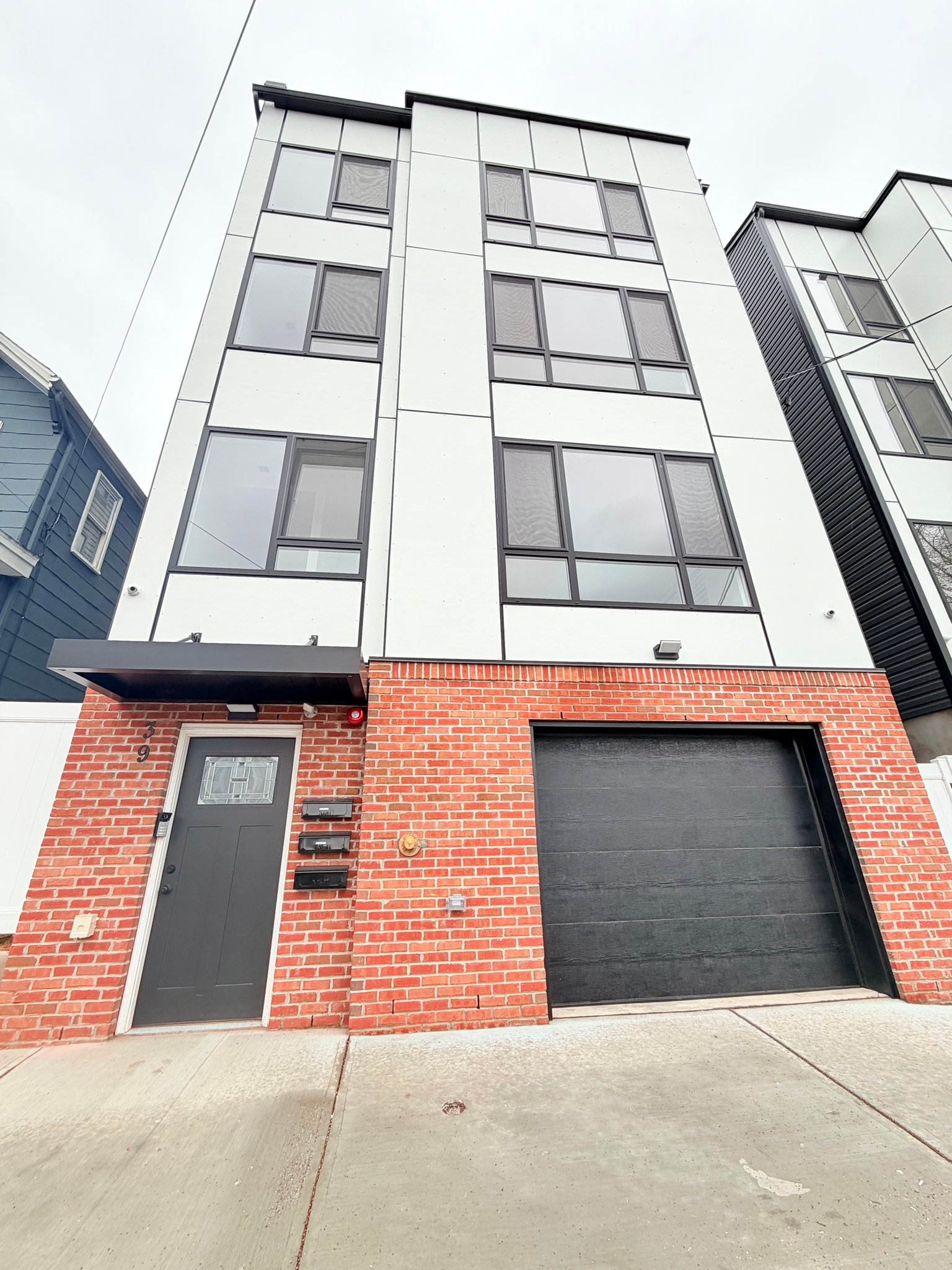 Newark Apartment: 39 S 7th St, Newark, NJ 07107, USA