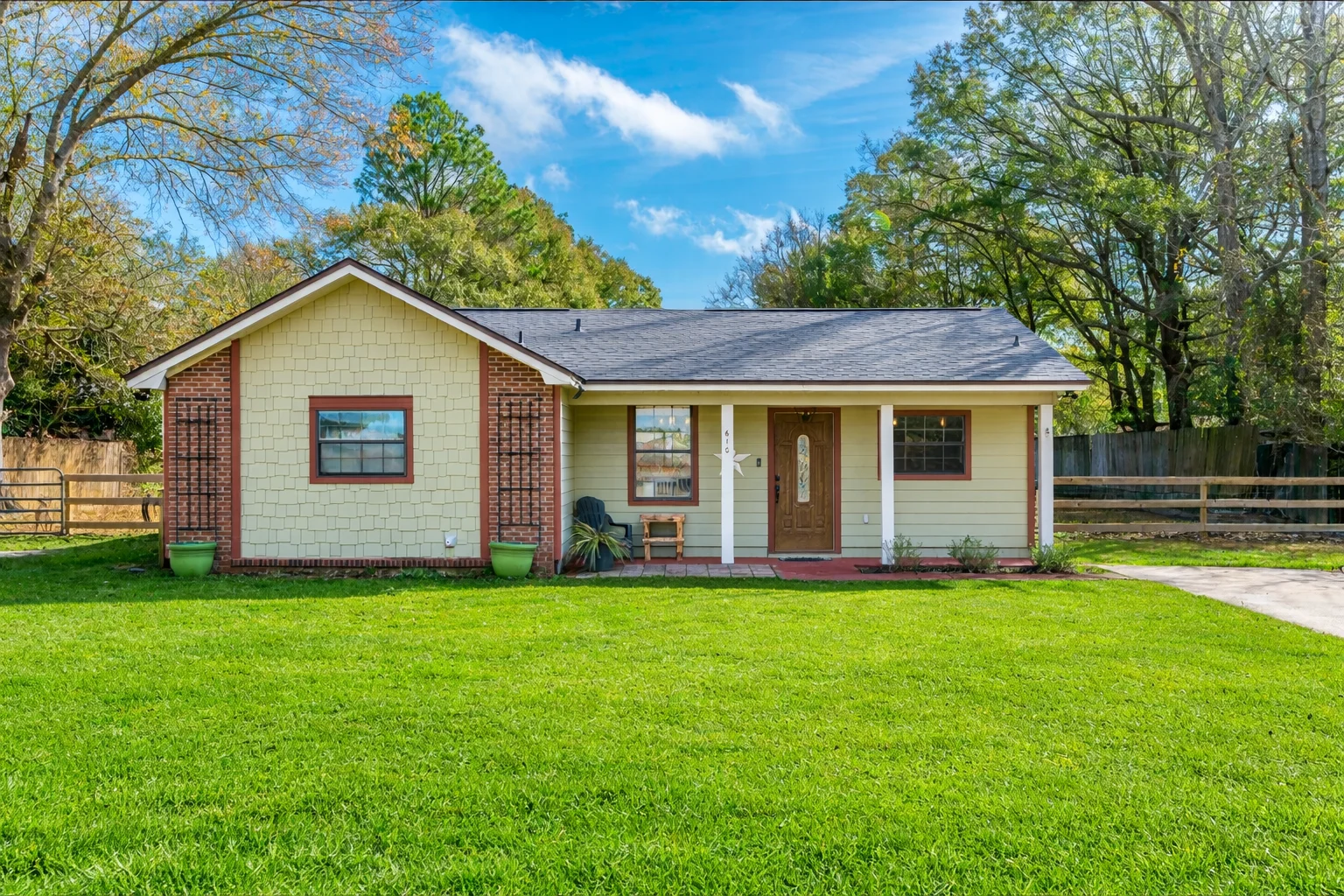 Crestview House: 610 Jones Rd