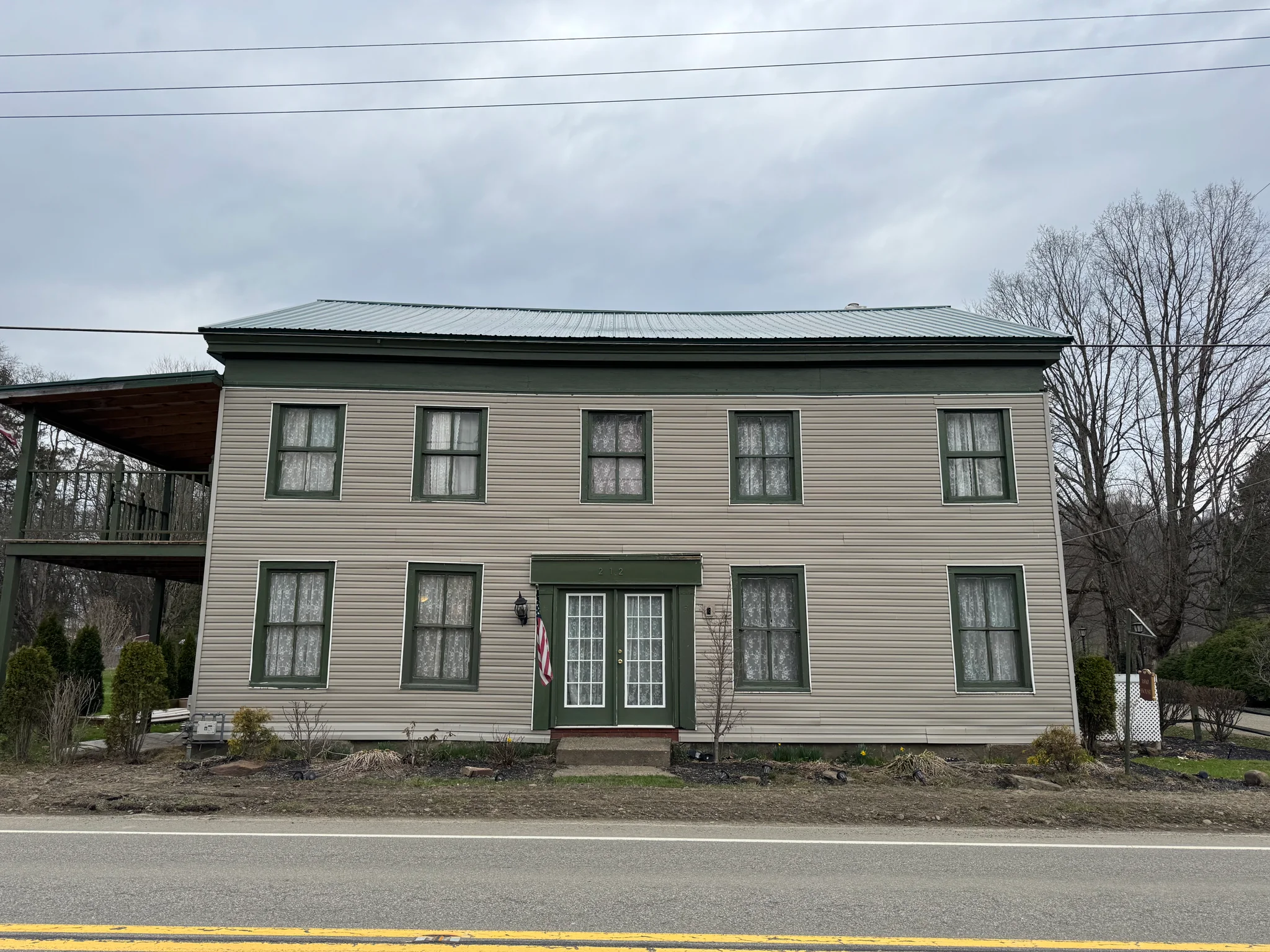 Pittsfield House: 212 Main St