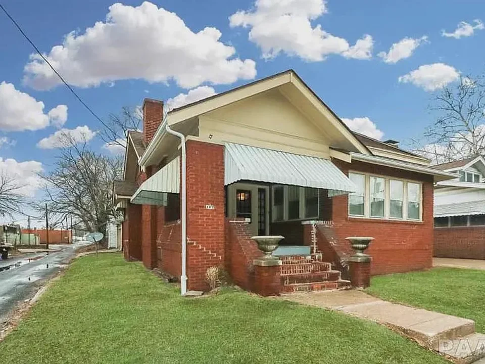 Peoria House: 107 E Archer Ave