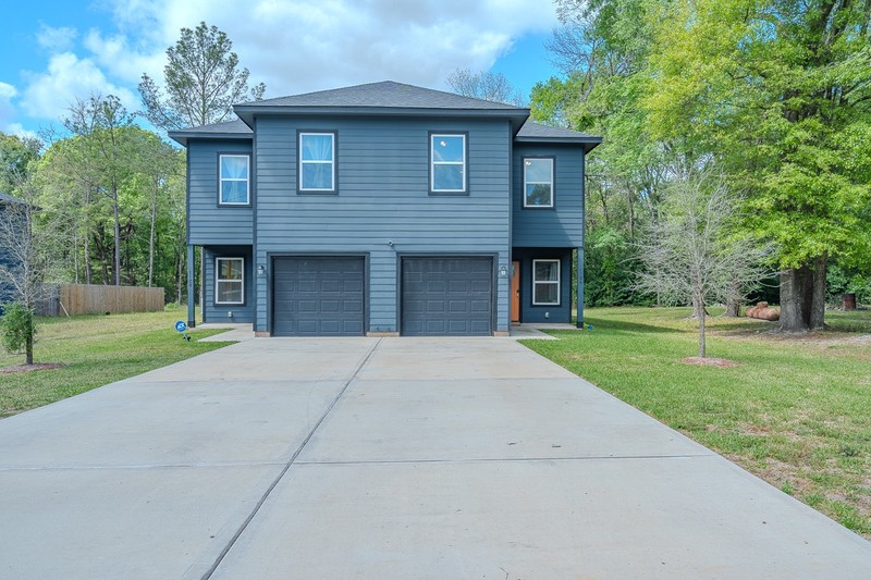 Conroe Townhome: 110 Turner St