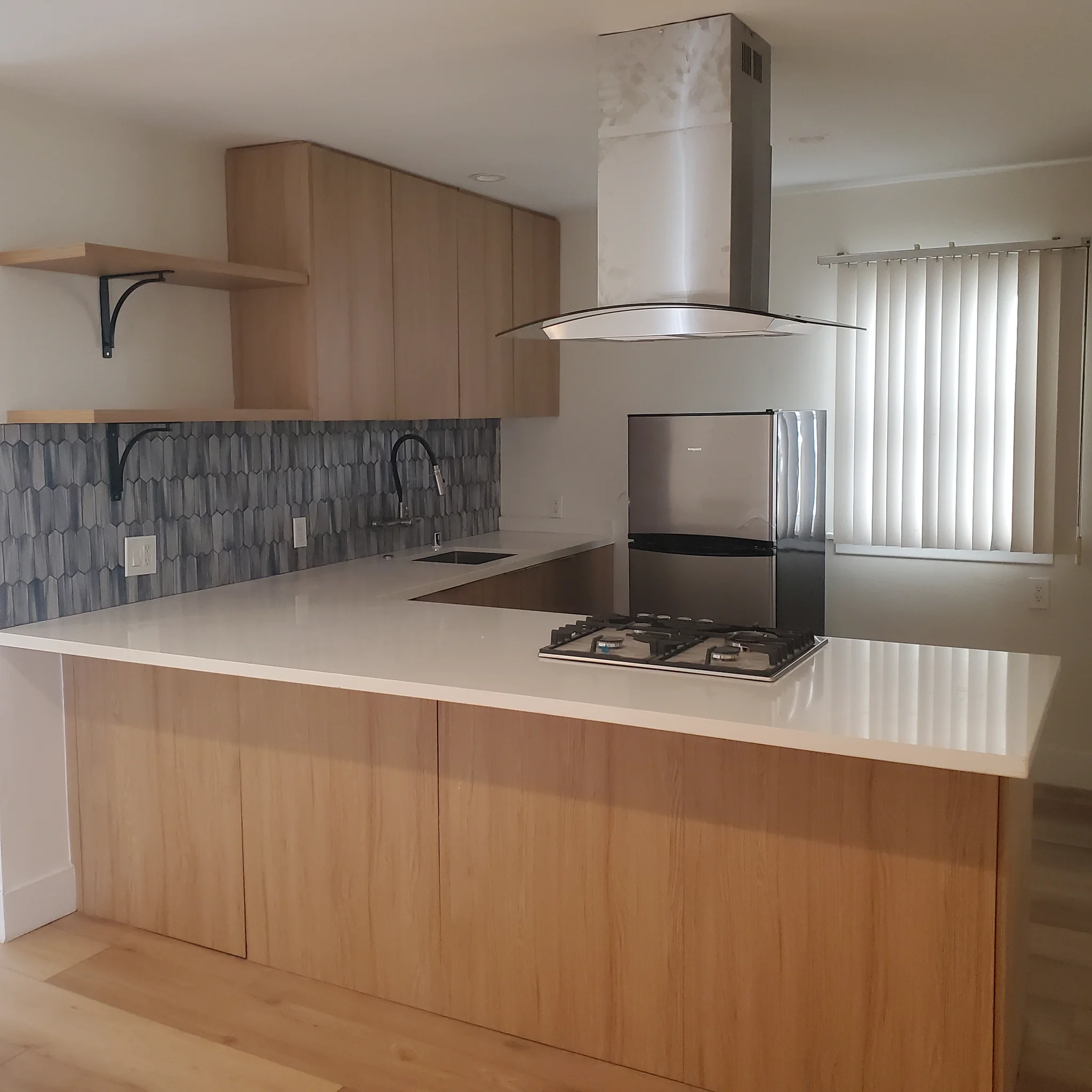 Los Angeles Apartment: 11408 ohio ave #12