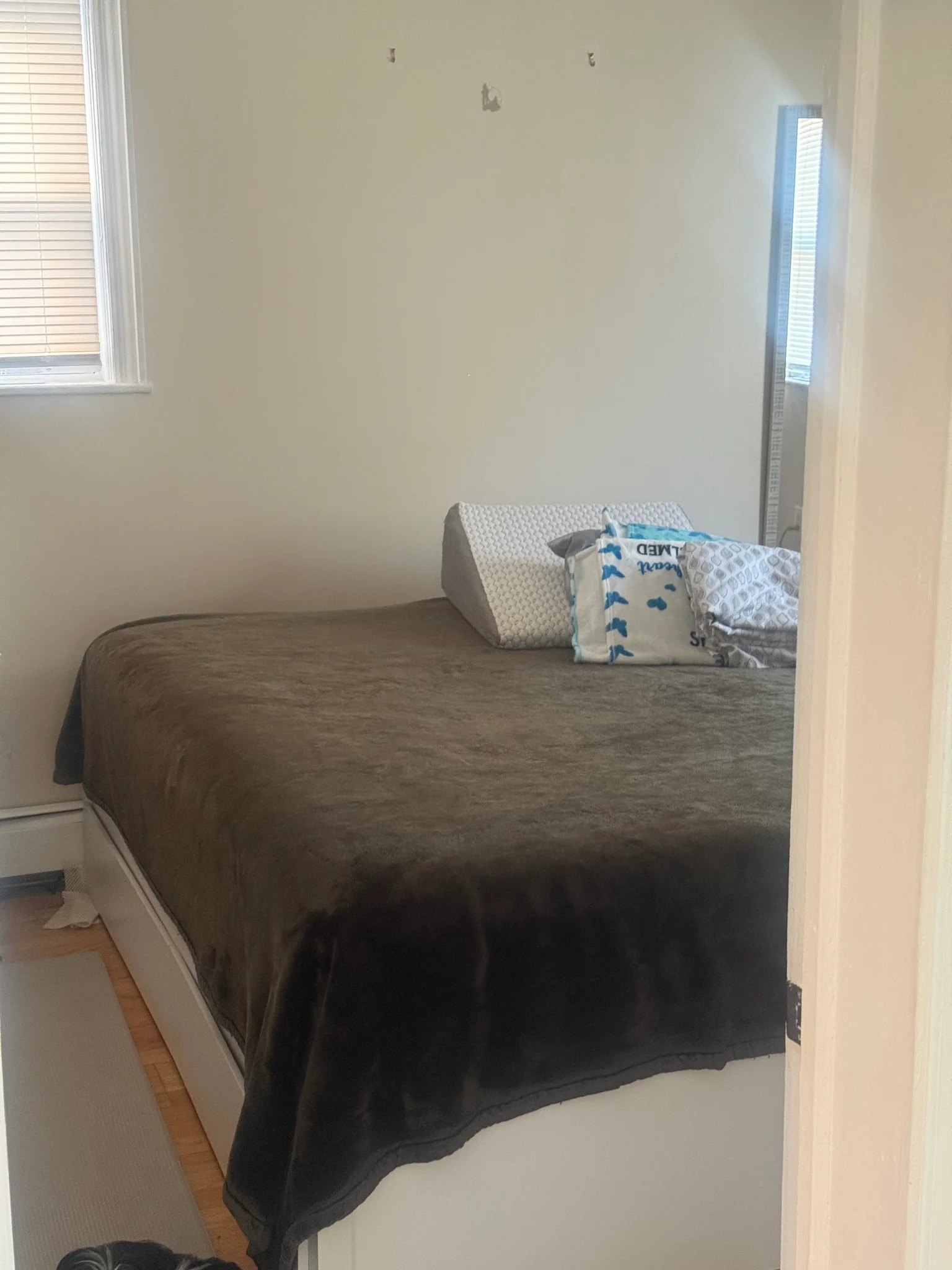 Bronx House: 4076 Grace Ave