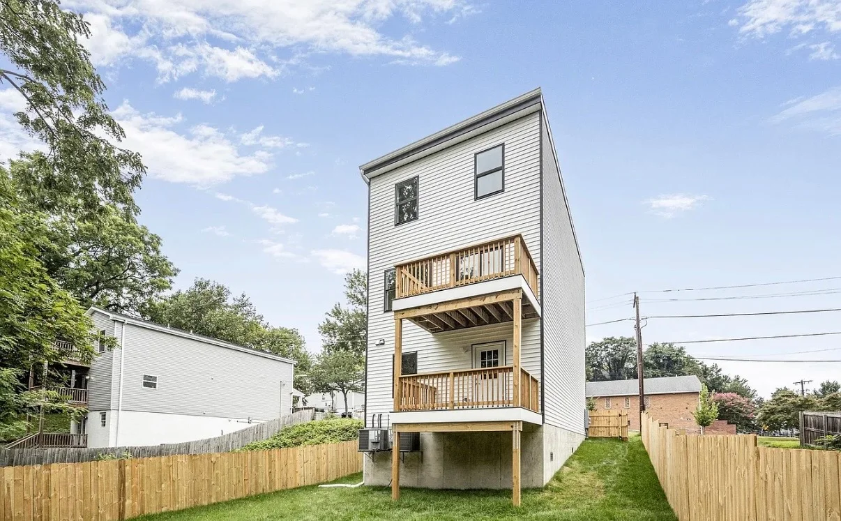 Washington Multiplex: 5508 Clay Place NE