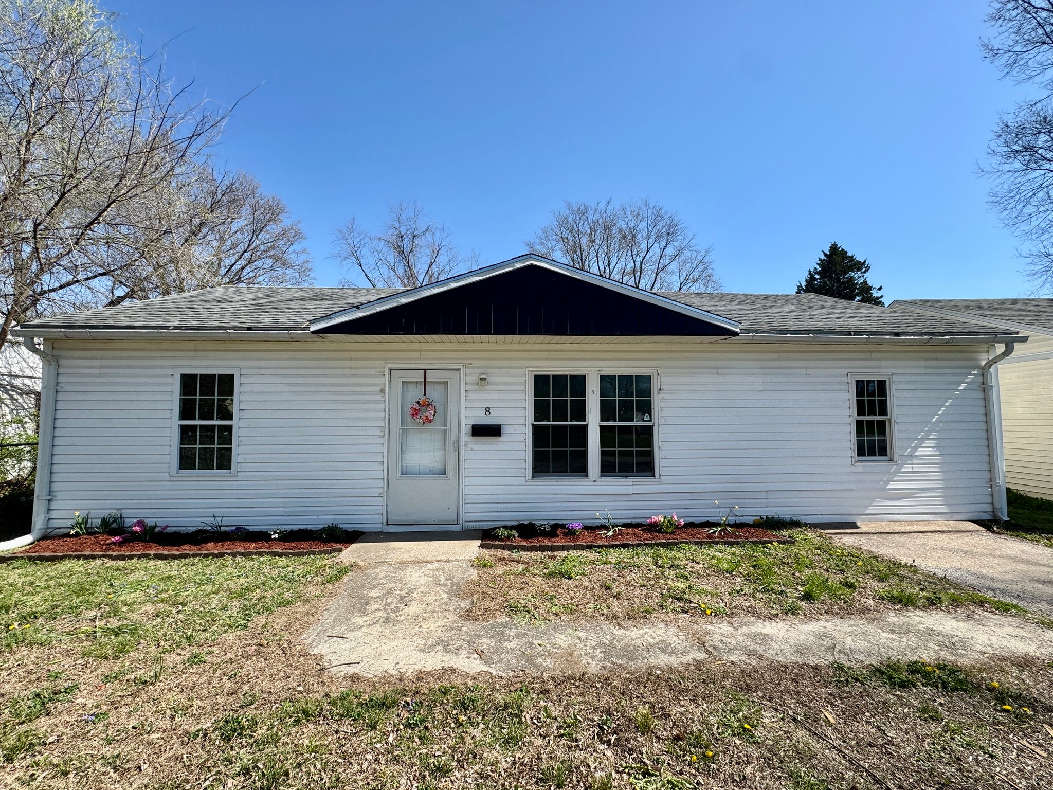 East Saint Louis House: 8 Louise Lane