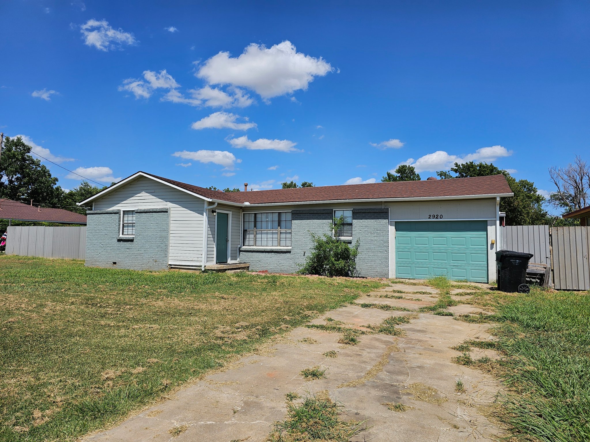 Moore House: 2920 Hillcrest Ave