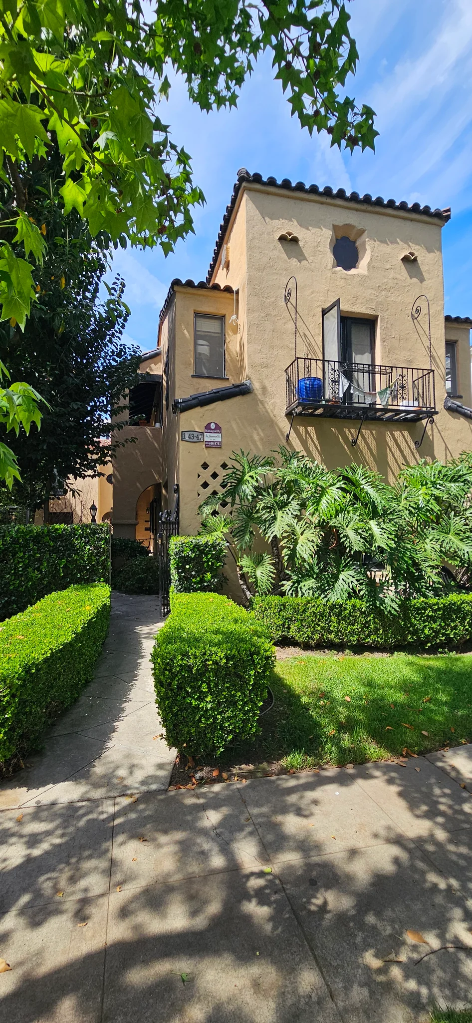 Los Angeles Apartment: 1143 Cardiff Ave