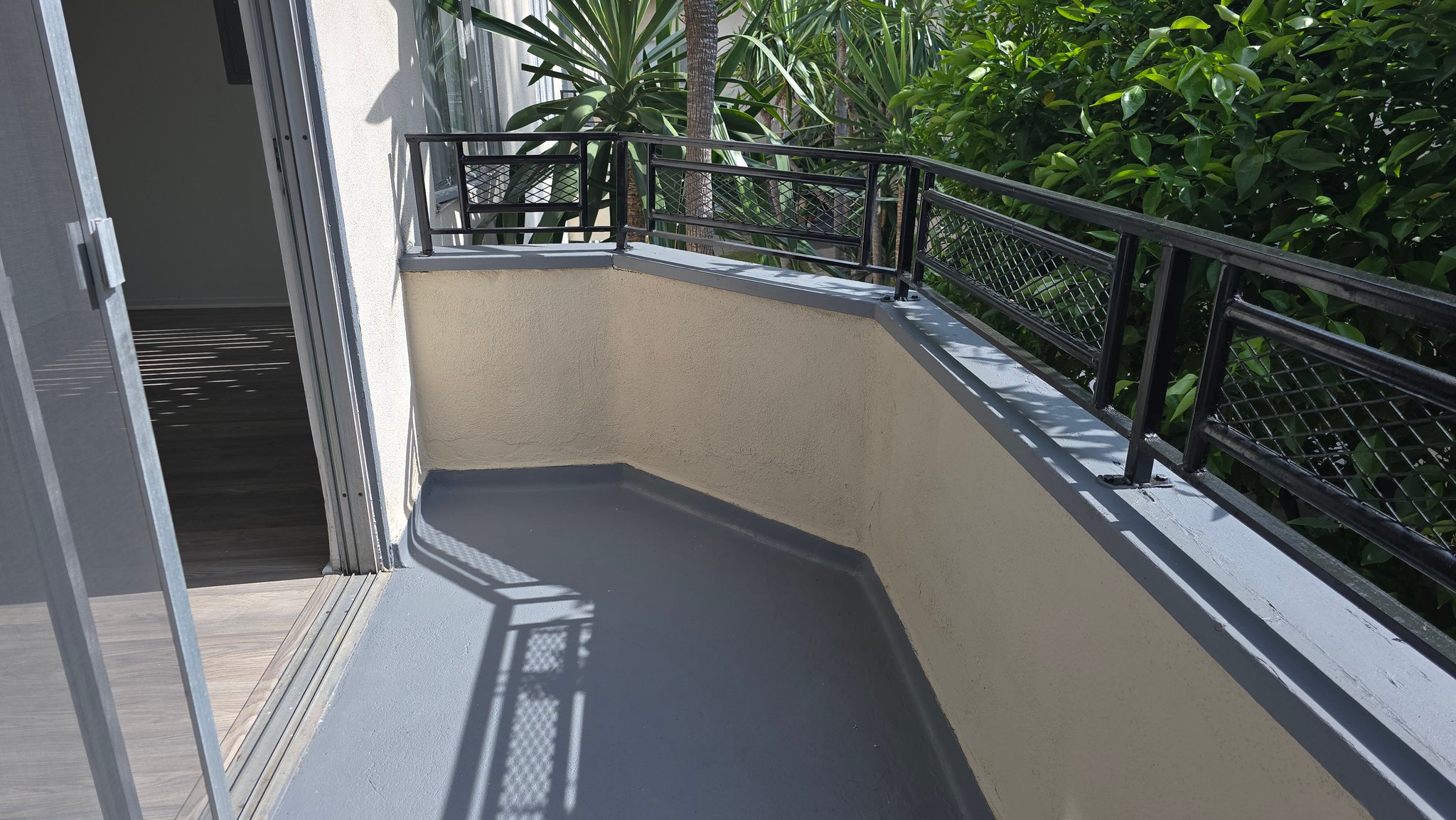 Los Angeles Apartment: 12015 lamanda St