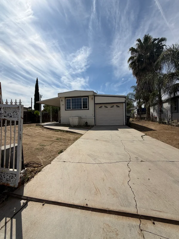 Perris House: 650 Sioux Dr