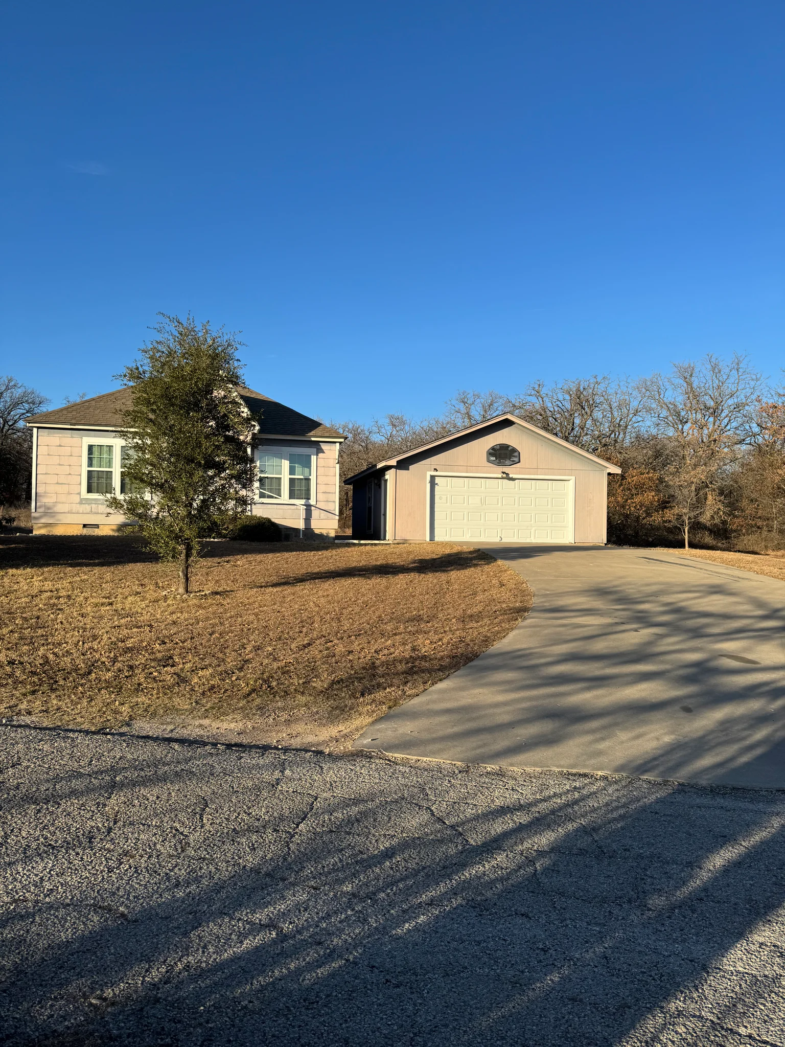 Weatherford House: 121 Henigan Ct