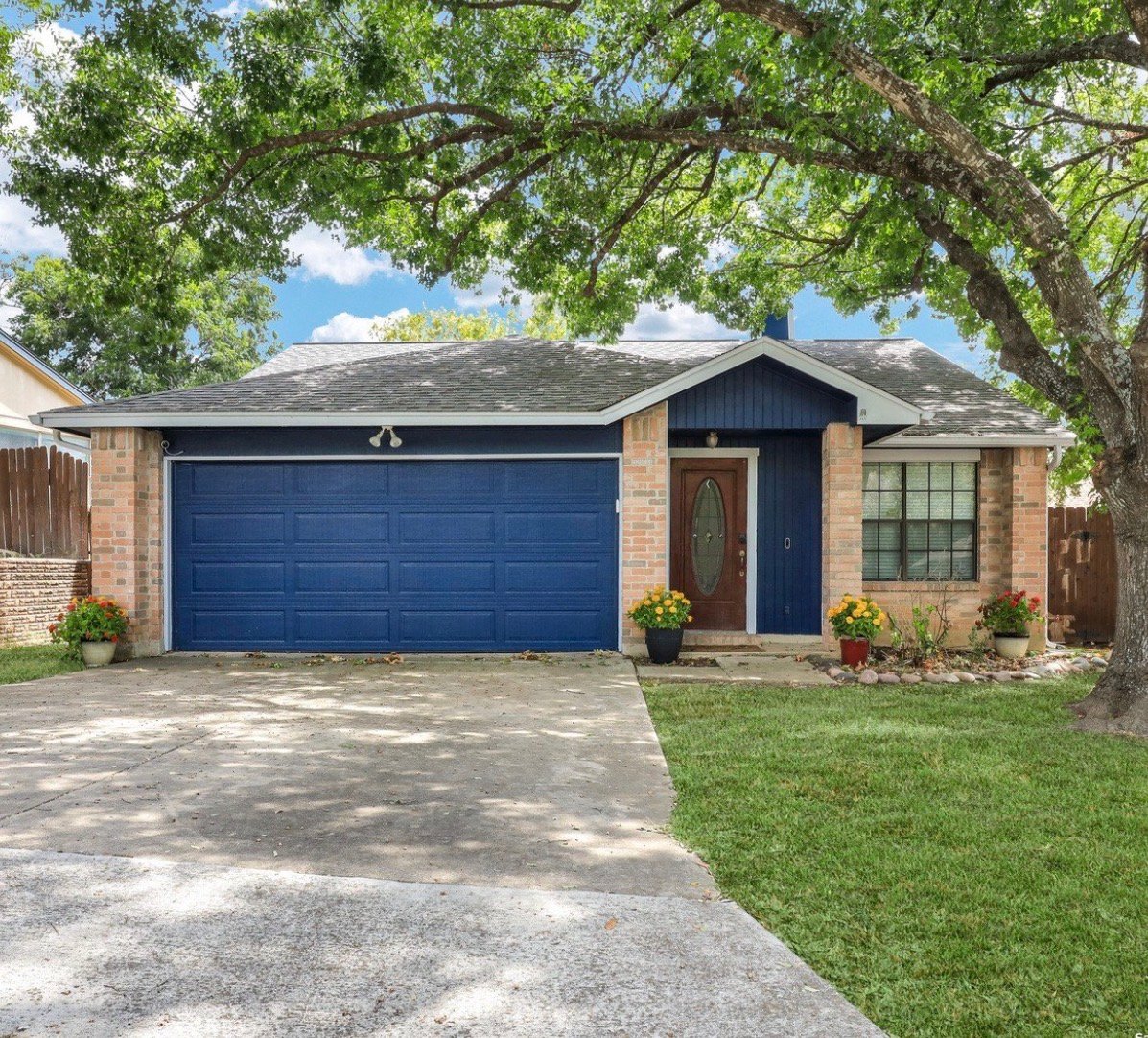 San Antonio House: 6050 Broadmeadow