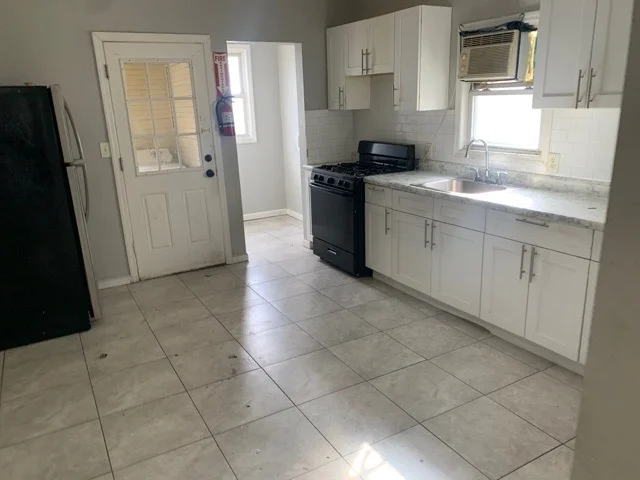 East Orange Apartment: 221 N 15th St