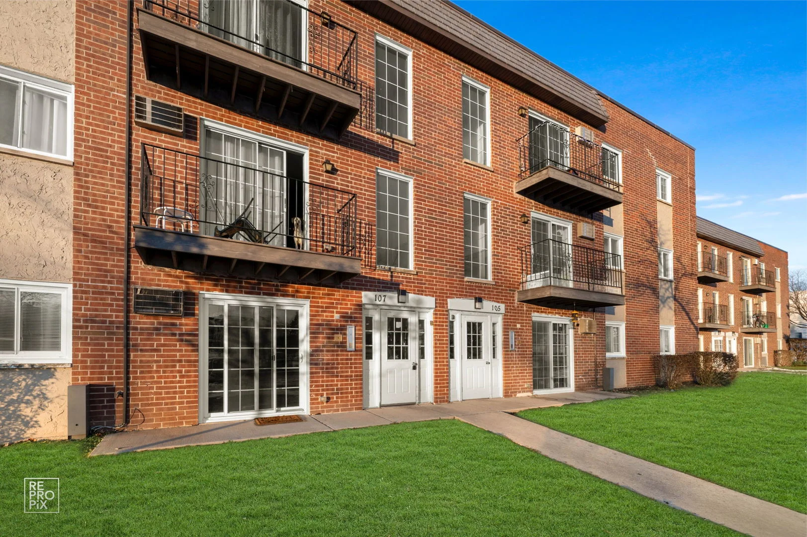 Carol Stream Condo: 107 W. Elk Trail