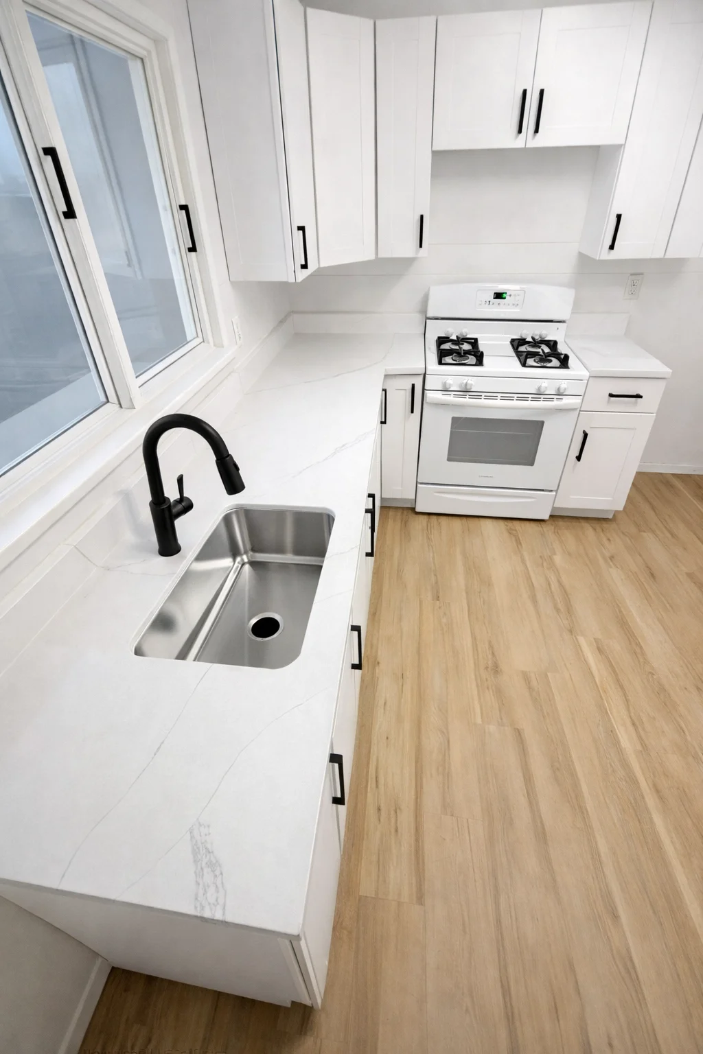 Kingston Apartment: 27 Penn St