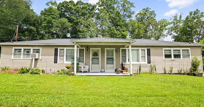 Lenoir Multiplex: 3342 Clay Court