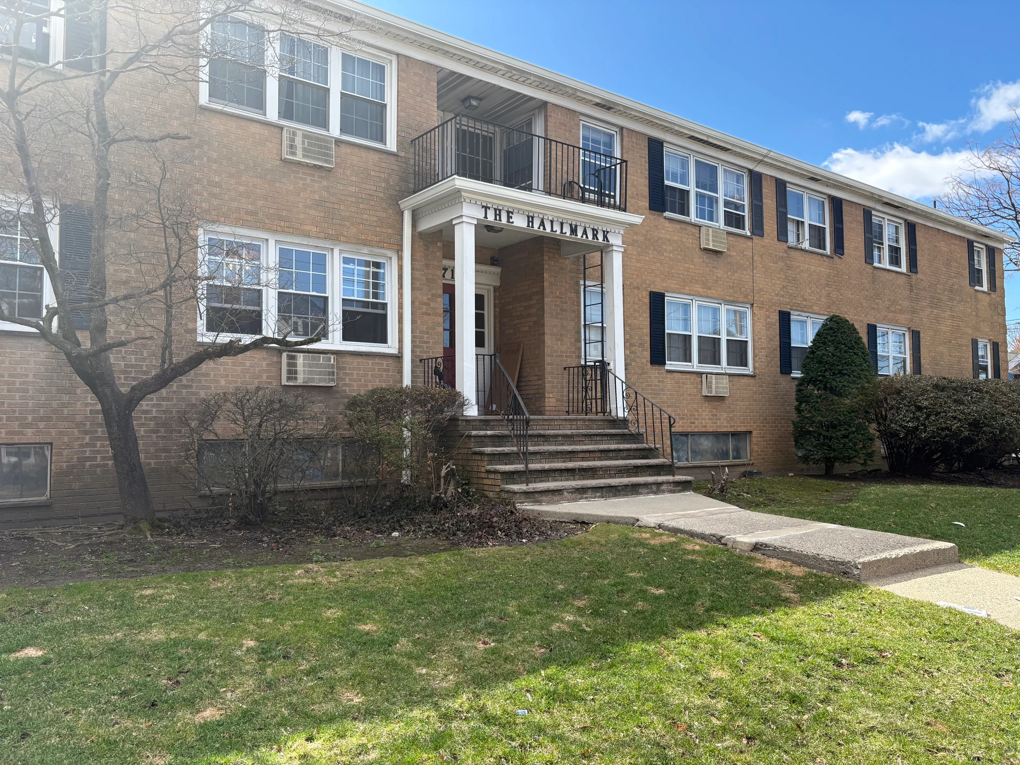 Teaneck Condo: 712 Cedar Ln