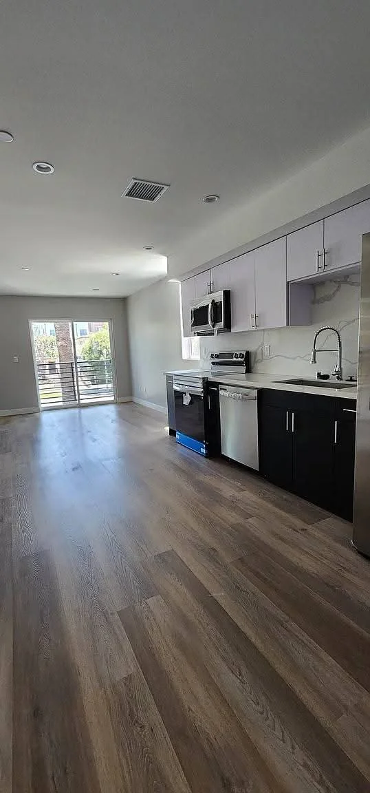 Los Angeles Townhome: 117 S. Rampart