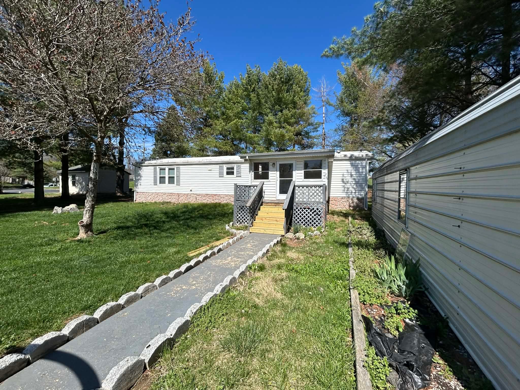 Stuarts Draft House: 1618 Stuarts Draft Hwy