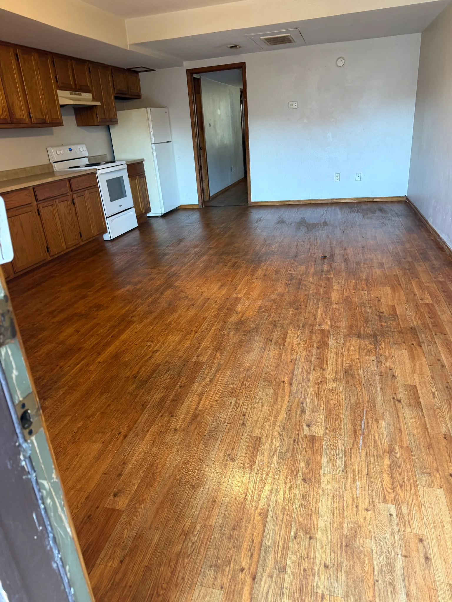 Paris Apartment: 750 bonham st