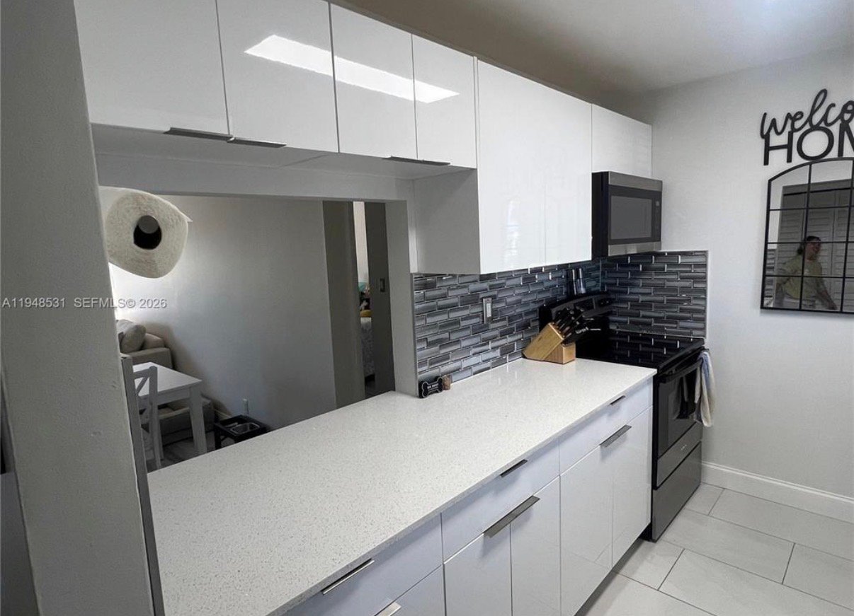 Weston Condo: 151 Lakeview Dr