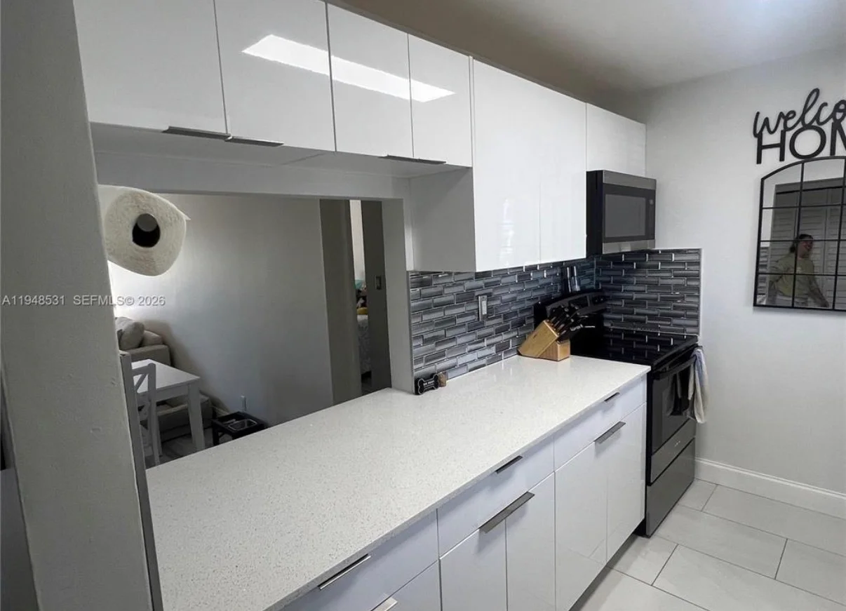 Weston Condo: 151 Lakeview Dr