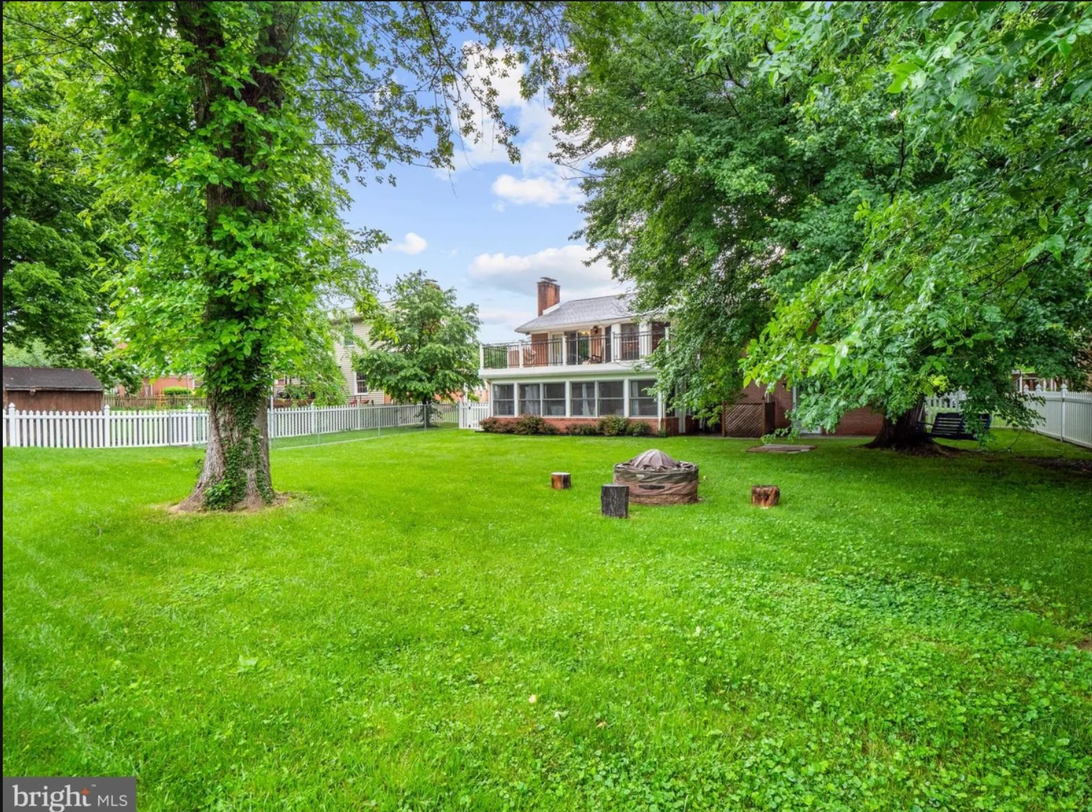 Leesburg House: 229 North St NE