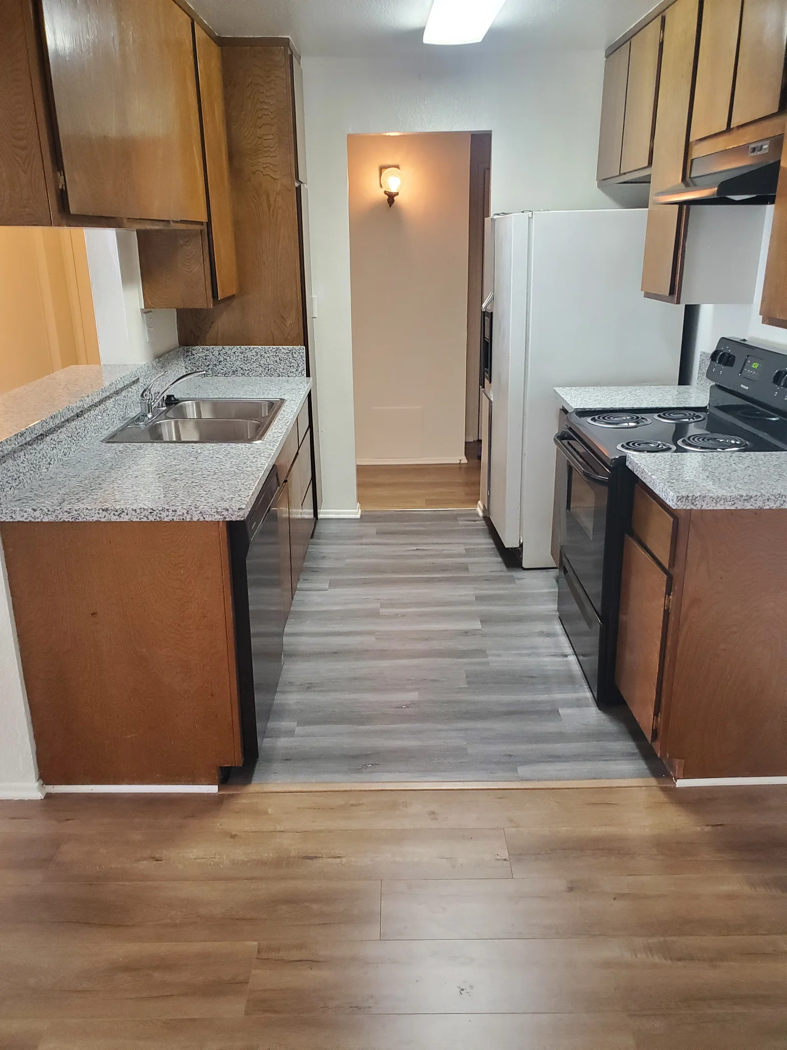 Valley village Apartment: 5227 hermitage ave 2