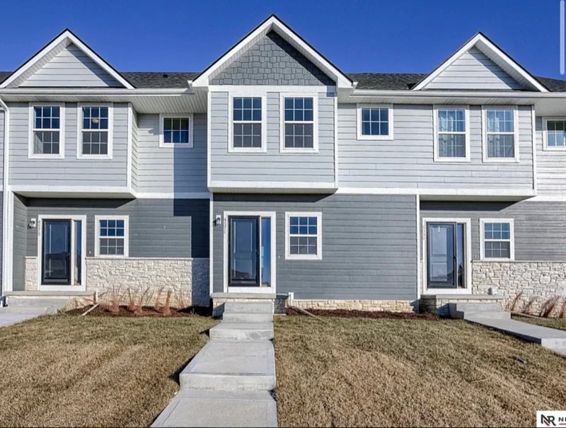 Papillion Townhome: 4571 Leawood Ct