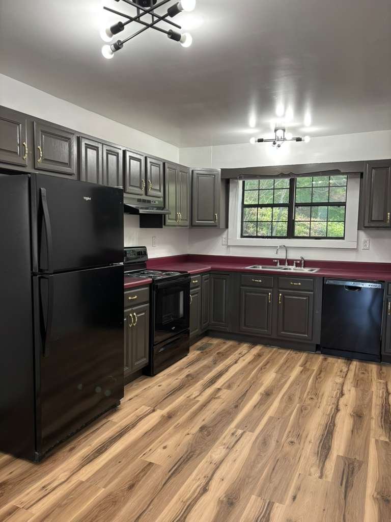 LaFollette House: 509 E Forrest St,