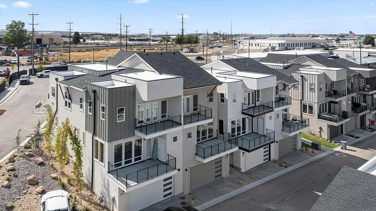 Boise Multiplex: 1277 Echelon Ridge Ln