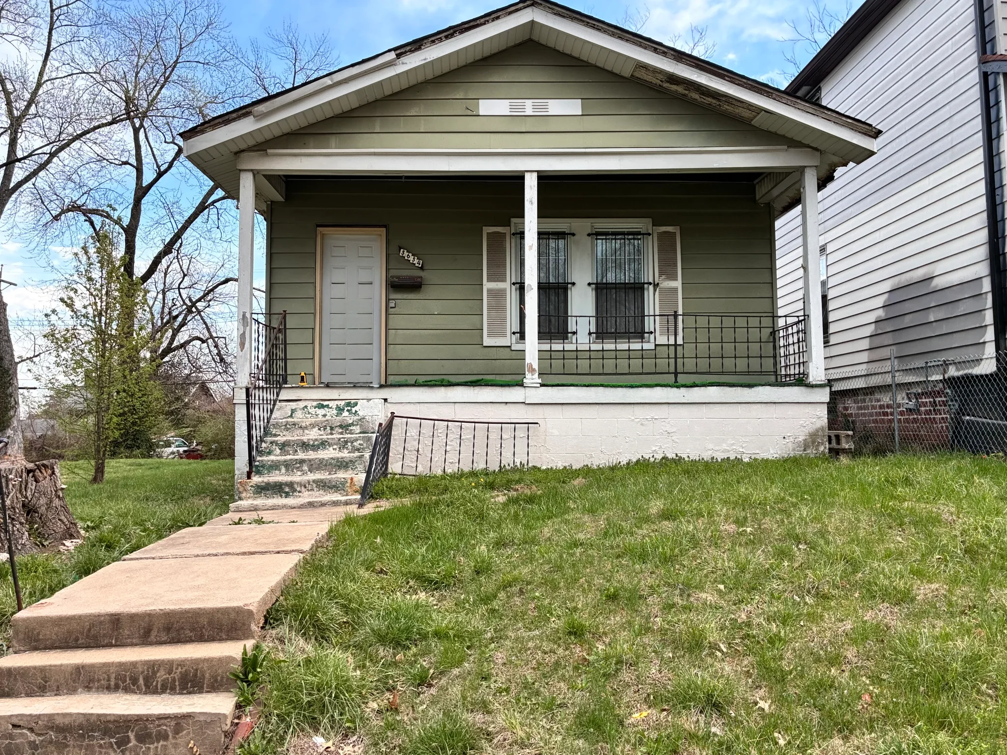 St Louis House: 5654 Acme Ave