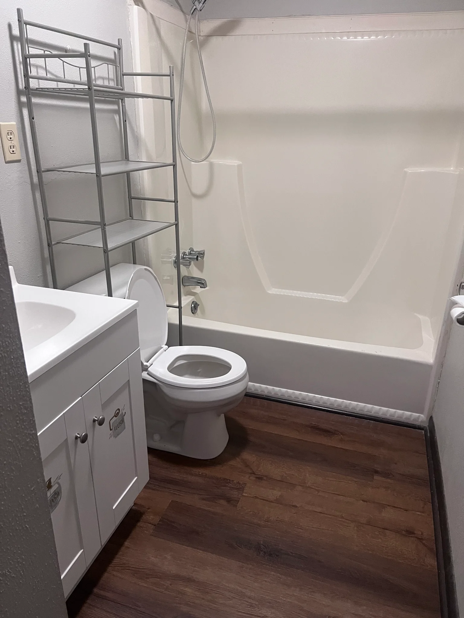 Grayson Apartment: 1670 E Midland Trl